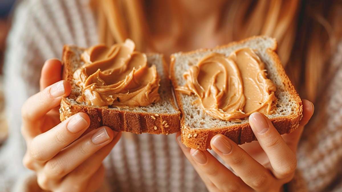 Pane con Burro di Arachidi Puro Nextua per una Colazione Proteica durante la Dieta Chetogenica